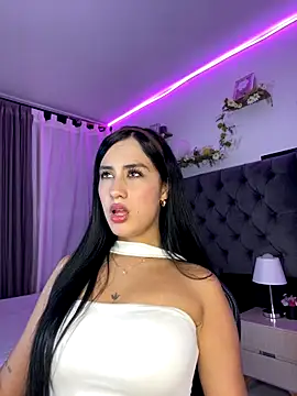 Snapshot of Amiirra_ chatting on 11-11-25, 04:01 Amiirra online show from 11-11-25, 04:01