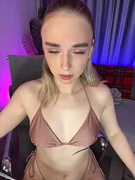 Snapshot of Eva_Millss chatting on 12-20-24, 01:11 Eva Millss online show from 12-20-24, 01:11