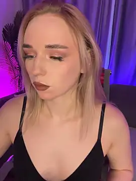 Snapshot of Eva_Millss chatting on 01-05-25, 01:04 Eva Millss online show from 01-05-25, 01:04