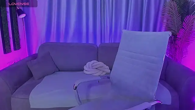 Snapshot of Eva_Millss chatting on 01-23-25, 04:15 Eva Millss online show from 01-23-25, 04:15