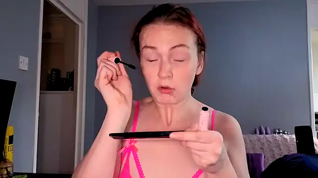 Snapshot of ENGLISHEMILY_69 chatting on 10-13-25, 09:53 ENGLISHEMILY 69 online show from 10-13-25, 09:53