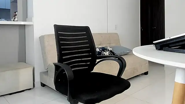 Snapshot of JuanDiegoKing chatting on 10-23-25, 11:14 JuanDiegoKing online show from 10-23-25, 11:14