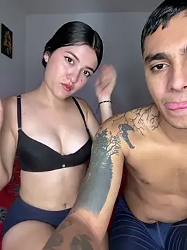 Snapshot of Jonlis01 chatting on 12-19-25, 04:03 Jonlis01 online show from 12-19-25, 04:03