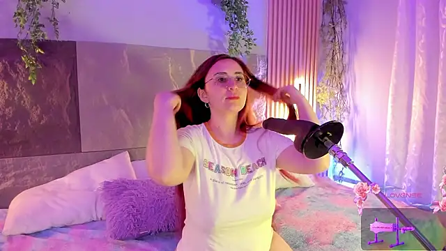 centaurigirl online show from 02-05-26, 03:44