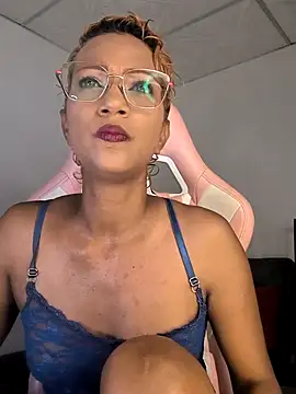 Amaliu  online show from 10-05-25, 03:43