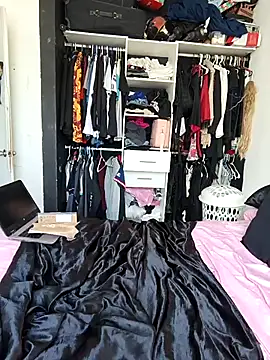 Lisacasandra online show from 10-29-25, 02:19