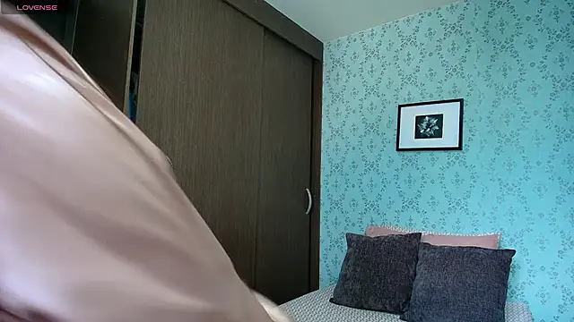 Snapshot of KazzuRoux001 chatting on 02-07-25, 02:47 KazzuRoux001 online show from 02-07-25, 02:47