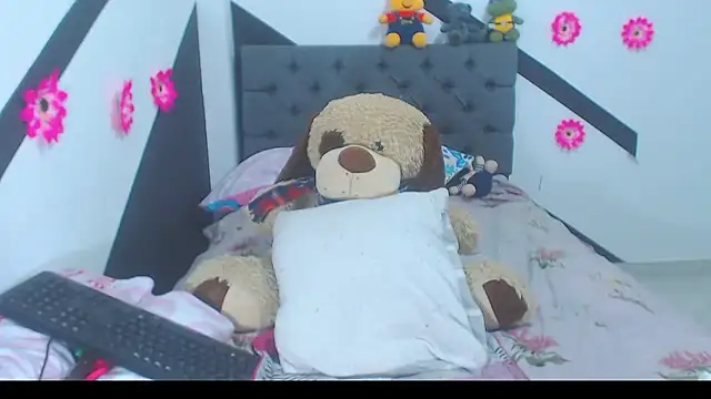 Snapshot of Paris_Squirt_ chatting on 10-16-25, 09:49 Paris Squirt online show from 10-16-25, 09:49