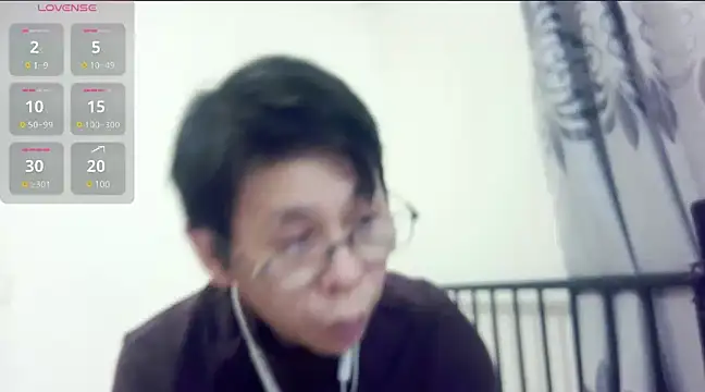 Snapshot of TGH521 chatting on 12-28-24, 04:19 TGH521 online show from 12-28-24, 04:19