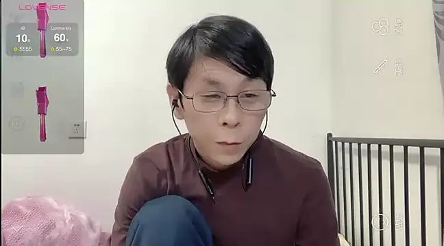 Snapshot of TGH521 chatting on 12-30-24, 01:58 TGH521 online show from 12-30-24, 01:58