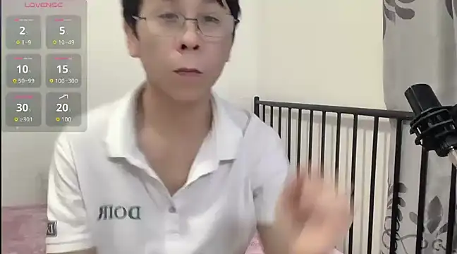 Snapshot of TGH521 chatting on 01-04-25, 09:43 TGH521 online show from 01-04-25, 09:43