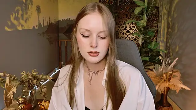 Snapshot of VivienLeeigh chatting on 12-22-25, 05:10 VivienLeeigh online show from 12-22-25, 05:10