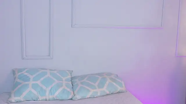 MiaOconner online show from 10-10-25, 07:40