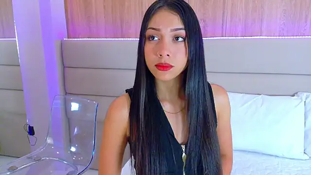 MiaOconner online show from 11-19-25, 08:31