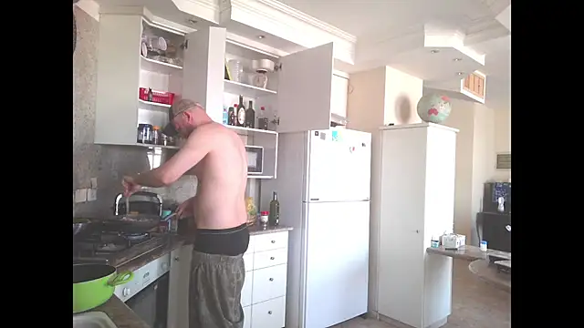 Snapshot of Tall_REC chatting on 12-09-24, 12:19 Tall REC online show from 12-09-24, 12:19