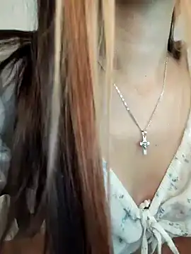 Snapshot of little_mavi chatting on 01-11-25, 12:33 little mavi online show from 01-11-25, 12:33
