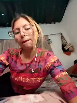 Snapshot of little_mavi chatting on 02-14-25, 10:14 little mavi online show from 02-14-25, 10:14