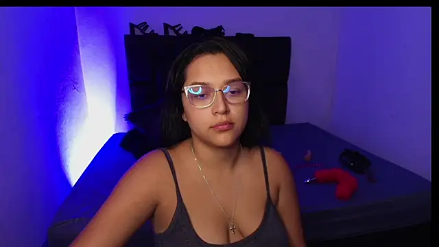 Snapshot of EmilySavvato chatting on 01-05-25, 04:58 EmilySavvato online show from 01-05-25, 04:58
