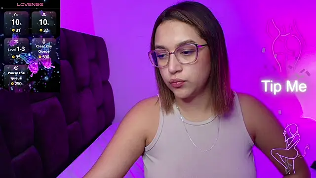 Snapshot of EmilySavvato chatting on 03-16-25, 03:25 EmilySavvato online show from 03-16-25, 03:25