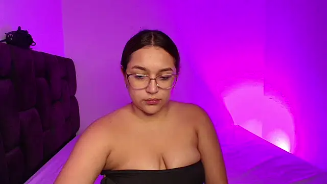 Snapshot of EmilySavvato chatting on 03-16-25, 10:20 EmilySavvato online show from 03-16-25, 10:20