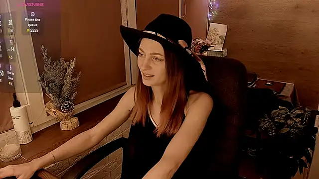 Snapshot of Fox_sky_Fox chatting on 01-13-25, 06:27 Fox sky Fox online show from 01-13-25, 06:27