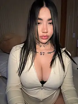 Nickiiiii online show from 11-25-25, 06:46