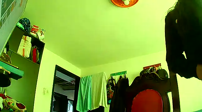 Snapshot of samanta_rosas1 chatting on 12-13-24, 06:27 samanta rosas1 online show from 12-13-24, 06:27