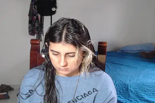 Snapshot of samanta_rosas1 chatting on 12-17-24, 10:32 samanta rosas1 online show from 12-17-24, 10:32