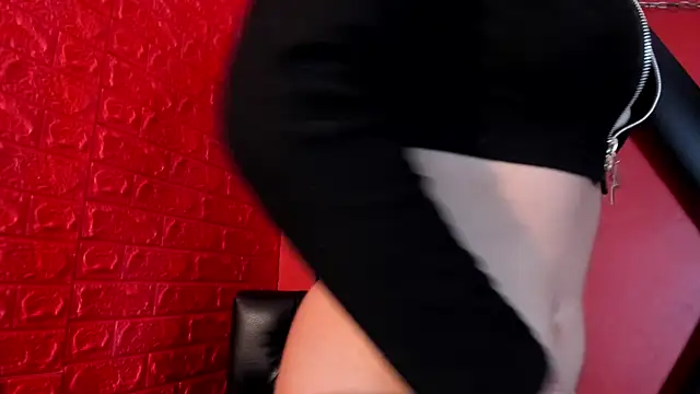 Snapshot of Monttserratt chatting on 10-27-25, 07:18 Monttserratt online show from 10-27-25, 07:18