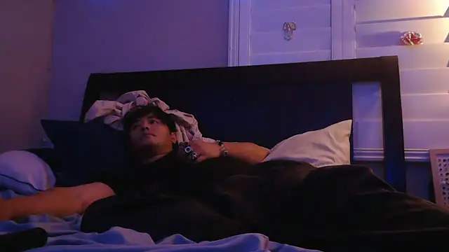 Snapshot of cloudyspun chatting on 11-14-25, 04:33 cloudyspun online show from 11-14-25, 04:33