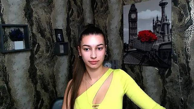 KarolinaRosse  online show from 01-04-25, 10:05