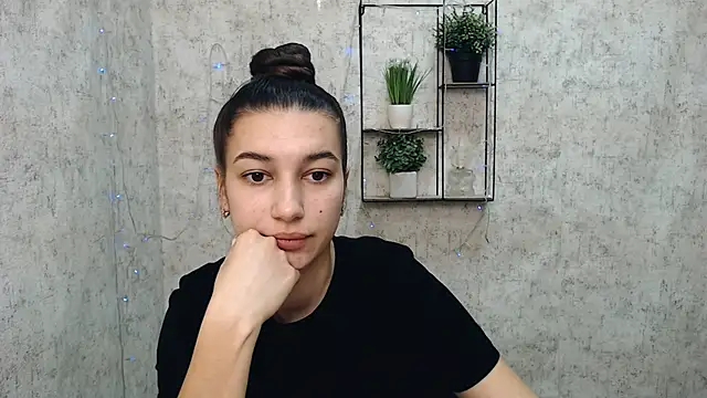 KarolinaRosse  online show from 02-15-25, 06:44