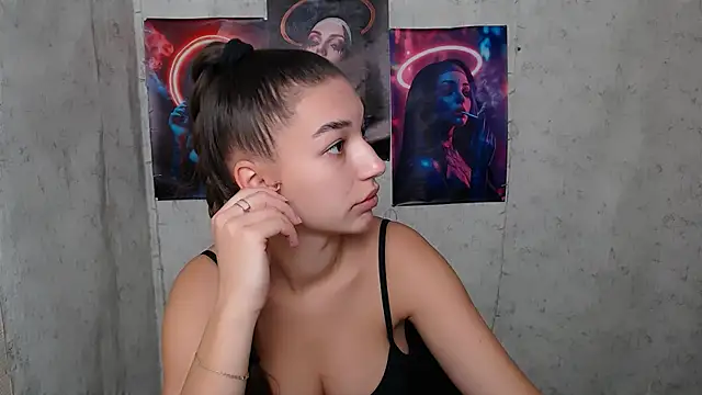KarolinaRosse  online show from 09-26-25, 05:00