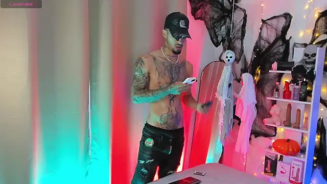 Snapshot of Duriel_ chatting on 10-15-25, 05:46 Duriel online show from 10-15-25, 05:46