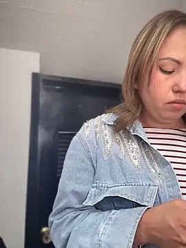 VIOLETA-25  online show from 10-22-25, 03:01