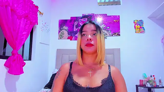 Snapshot of Miranda-brow chatting on 01-26-25, 01:31 Miranda-brow online show from 01-26-25, 01:31