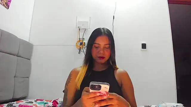 Snapshot of Miranda-brow chatting on 11-09-25, 04:11 Miranda-brow online show from 11-09-25, 04:11