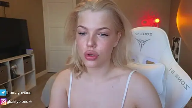 Maya Rave online show from 04-10-26, 03:23