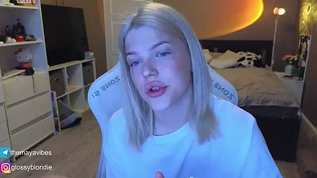 Maya Rave online show from 04-17-26, 03:53