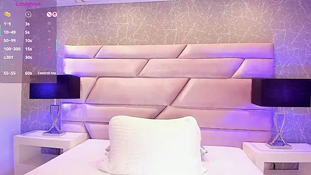 Snapshot of ChloeTayylor_ chatting on 10-27-25, 07:51 ChloeTayylor online show from 10-27-25, 07:51