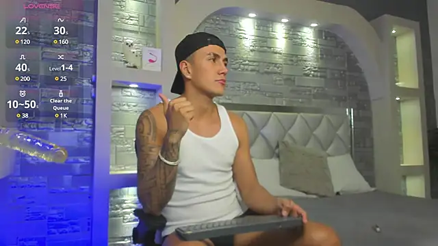 Snapshot of Aron_Bolt chatting on 01-17-25, 01:24 Aron Bolt online show from 01-17-25, 01:24