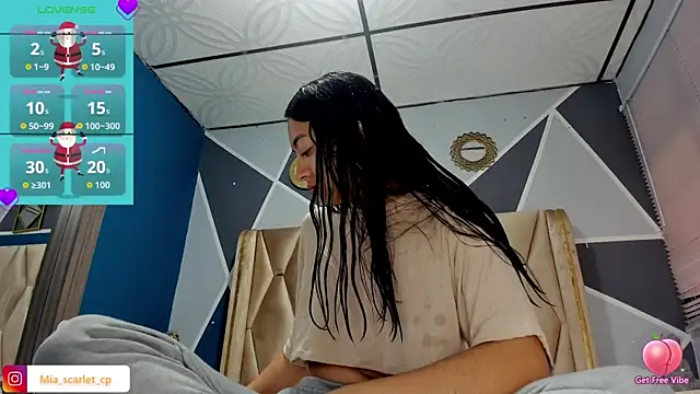 Snapshot of Mia_scarlet69 chatting on 11-17-25, 12:22 Mia scarlet69 online show from 11-17-25, 12:22