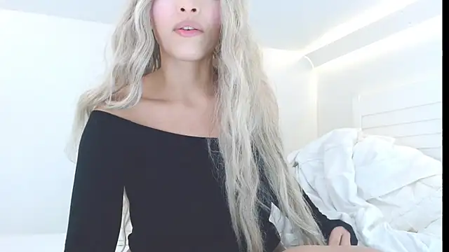 Snapshot of liadivina chatting on 11-19-25, 12:54 liadivina online show from 11-19-25, 12:54