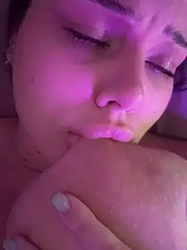 Snapshot of 31MoonLight13 chatting on 09-13-25, 05:57 31MoonLight13 online show from 09-13-25, 05:57