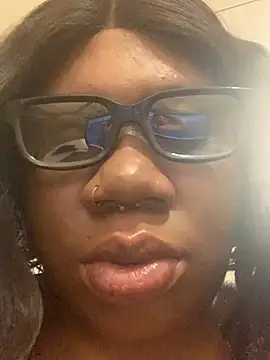 Snapshot of bonbonaumiel chatting on 01-05-25, 02:17 bonbonaumiel online show from 01-05-25, 02:17