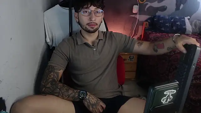 Snapshot of Dereck_Dickson chatting on 11-06-25, 04:52 Dereck Dickson online show from 11-06-25, 04:52