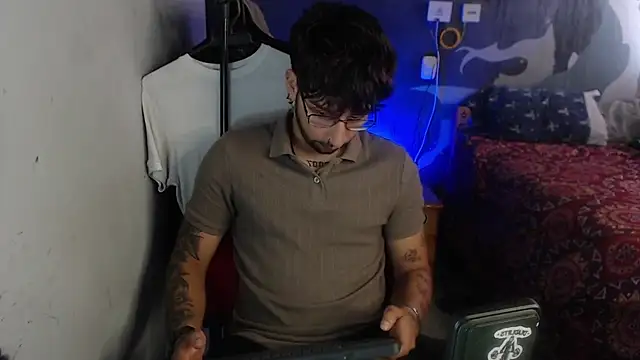 Snapshot of Dereck_Dickson chatting on 11-22-25, 04:11 Dereck Dickson online show from 11-22-25, 04:11