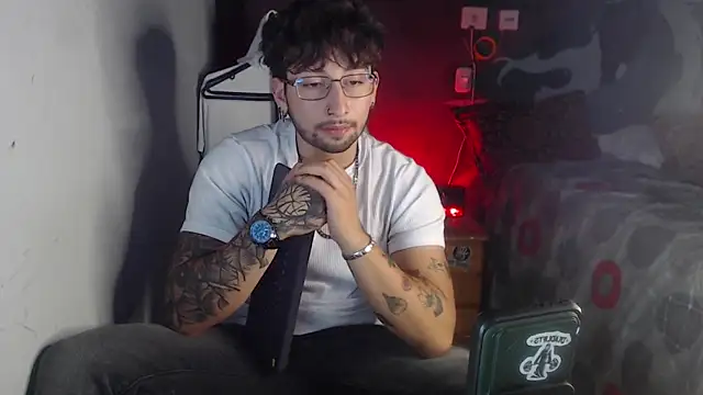 Snapshot of Dereck_Dickson chatting on 11-23-25, 06:13 Dereck Dickson online show from 11-23-25, 06:13