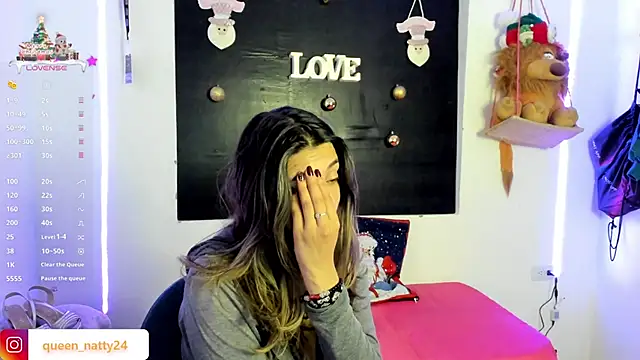 Snapshot of queen-natty chatting on 12-19-24, 06:45 queen-natty online show from 12-19-24, 06:45