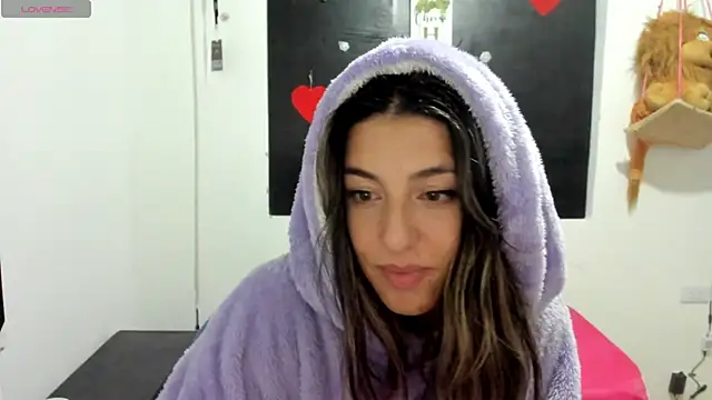 Snapshot of queen-natty chatting on 01-14-25, 03:22 queen-natty online show from 01-14-25, 03:22